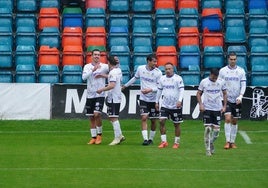 Los jugadores del Salamanca UDS celebran el segundo tanto blanquinegro.