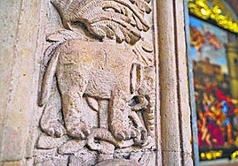 Entre los motivos vegetales y animales que decoran este arcosolio de la capilla de Jesús Nazareno, el elefante podría rememorar el paso de la comitiva lusa en 1549.