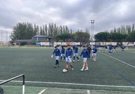 Los jugadores del Salamanca UDS, en el entrenamiento de este lunes en el Tori.