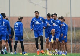 Iván Moreno suspira tras culminar una serie de elevaciones de pierna en el entrenamiento de este sábado.
