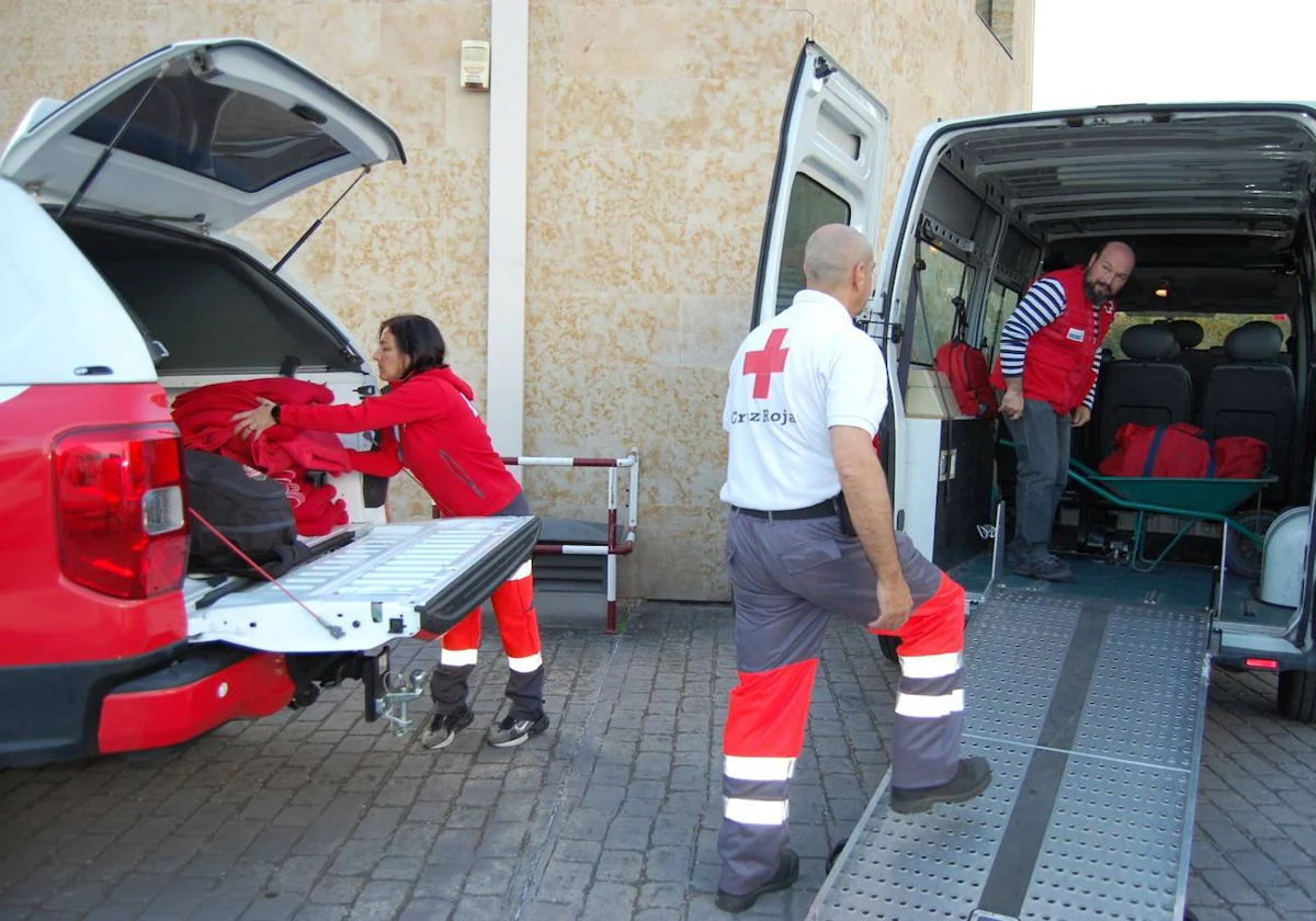 Preparativos en Cruz Roja antes de partir hacia la zona afectada.