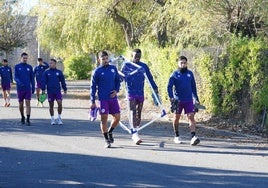 Martín Galván, Emaná y Gustavo, llegando a un entrenamiento en el anexo esta semana.