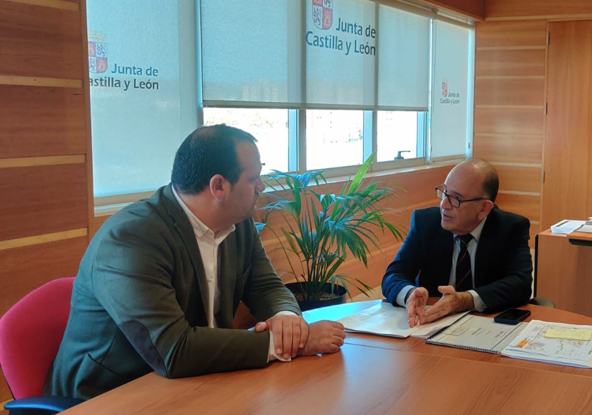 El alcalde de Santa Marta, David Mingo, con el director general de Somacyl, José Manuel Jiménez.