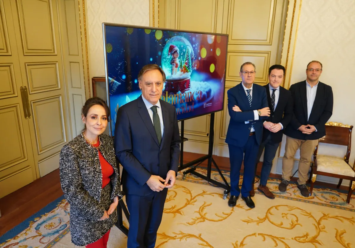 Carmen Seguín, Carlos García Carbayo, Fernando Carabias, Pedro Martínez y Roberto Parra en la presentación de «Salamanca es Navidad».