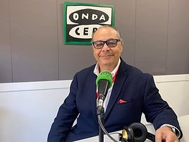 Pepe Ramos, ante el micro:ya una imagen para el recuerdo.