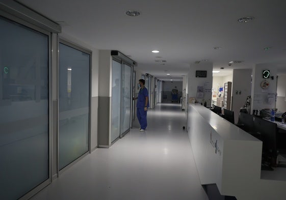 Pasillo de una UCI del Hospital de Salamanca.