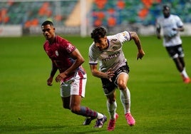 Álex Caramelo, en una acción del partido contra el Real Ávila.