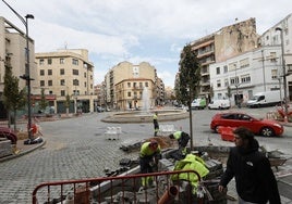 Arranca la plantación de los nuevos árboles de la plaza del Oeste