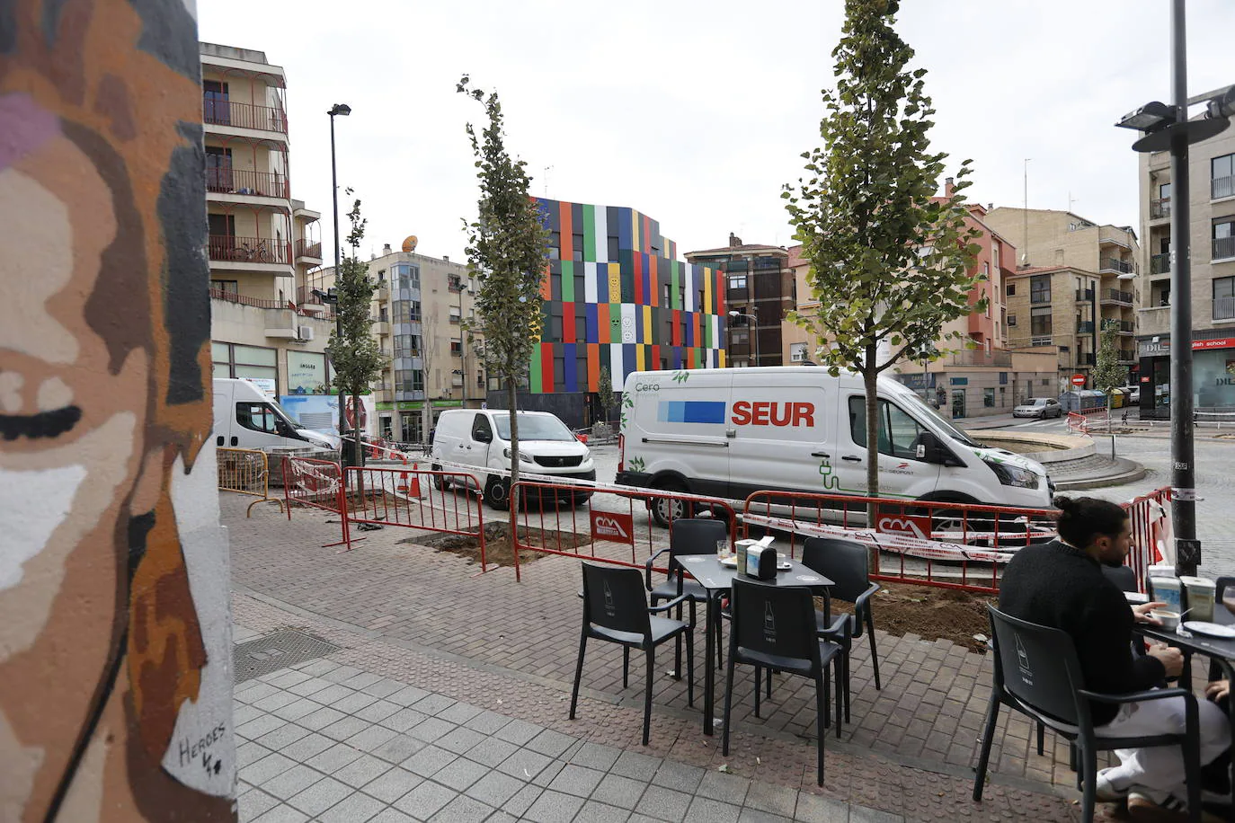 Arranca la plantación de los nuevos árboles de la plaza del Oeste