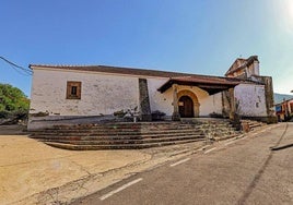 Exterior de la iglesia de Santiago Apóstol en Rinconada de la Sierra.