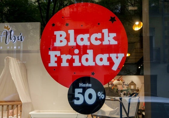 Cartel publicitario del Black Friday que anuncia descuentos