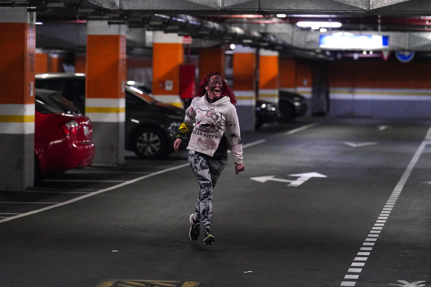 La invasión zombie en el Centro Comercial El Tormes, en imágenes