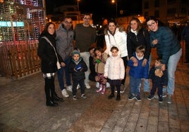 Un grupo de vecinos de Villares de la Reina durante las pasadas navidades.