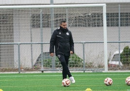 Dani Llácer durante el entrenamiento de este viernes en Unionistas.