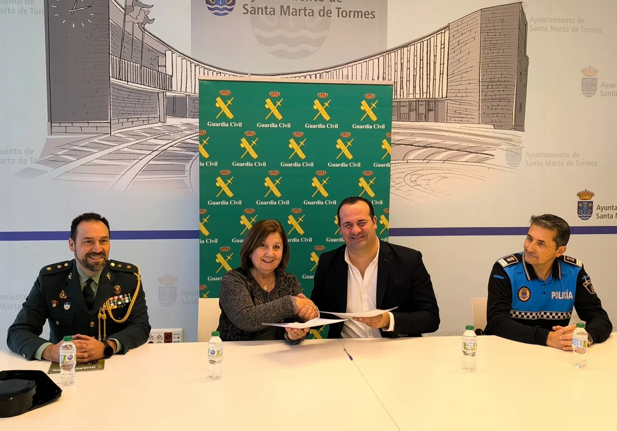 Pedro Merino, Rosa María López, David Mingo y Pedro Rodríguez en la firma del convenio.