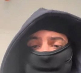 Captura de la imagen del hombre que supuestamente ha amenazado a Santaolalla.