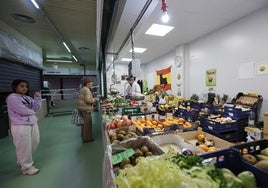 Puesto del Mercado de San Bernardo reabierto tras la reforma.