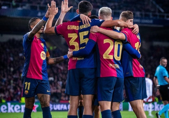 Los jugadores del FC Barcelona celebran uno de los goles.