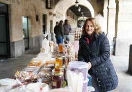 La turronera Paula Mancebo, bajo los soportales de San Antonio.