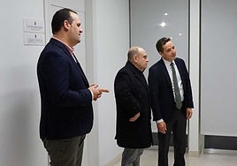 David Mingo, José Fuentes acompañan a Juan Manuel Corchado durante su visita a Santa Marta.