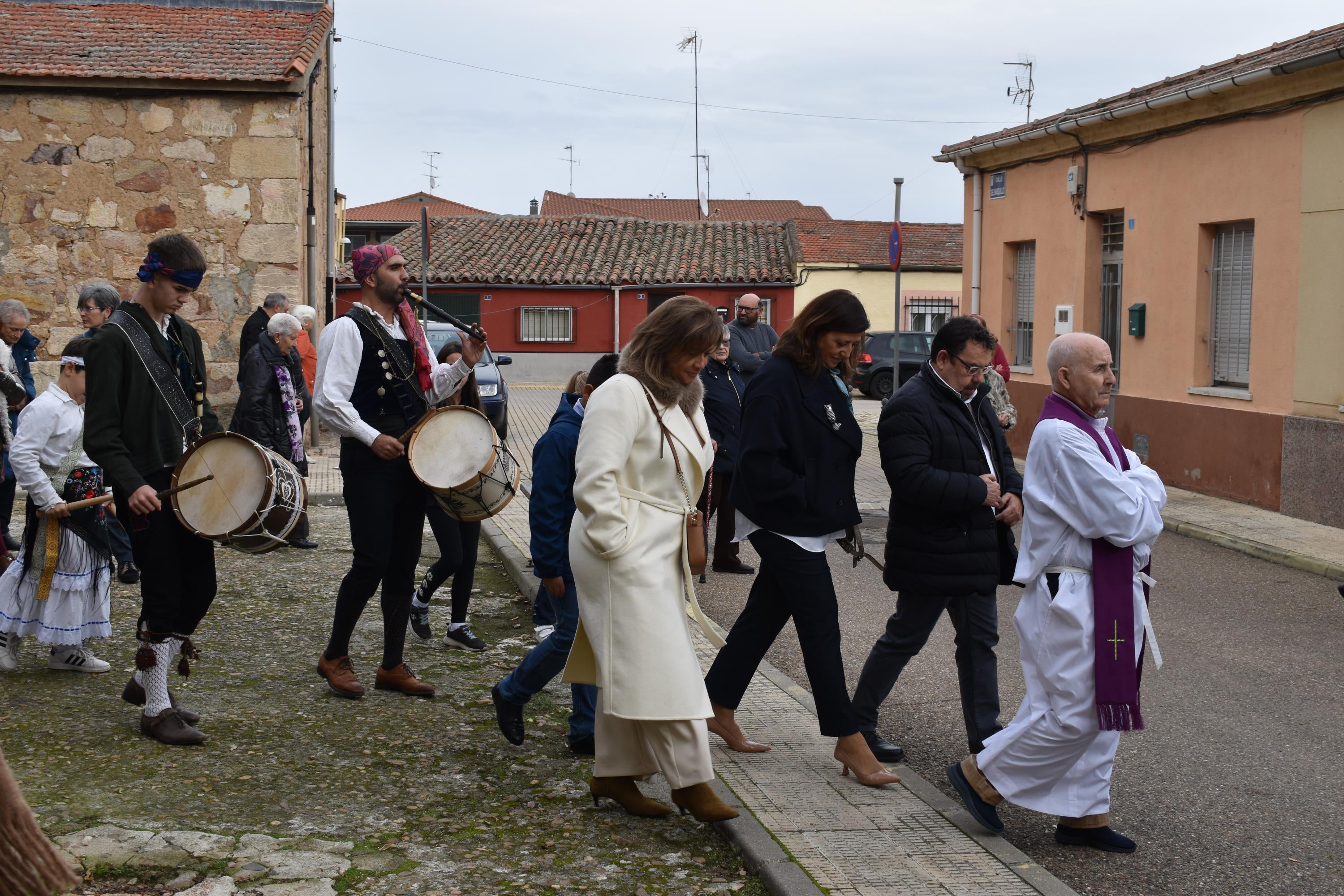 Aldeatejada cierra las fiestas de Santa Bárbara con los bailes de paleos