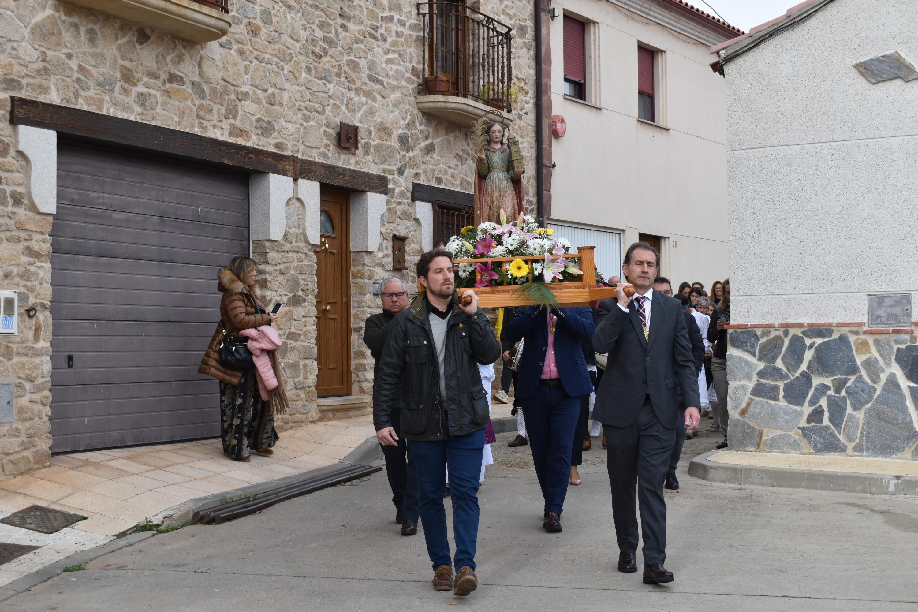 Aldeatejada cierra las fiestas de Santa Bárbara con los bailes de paleos