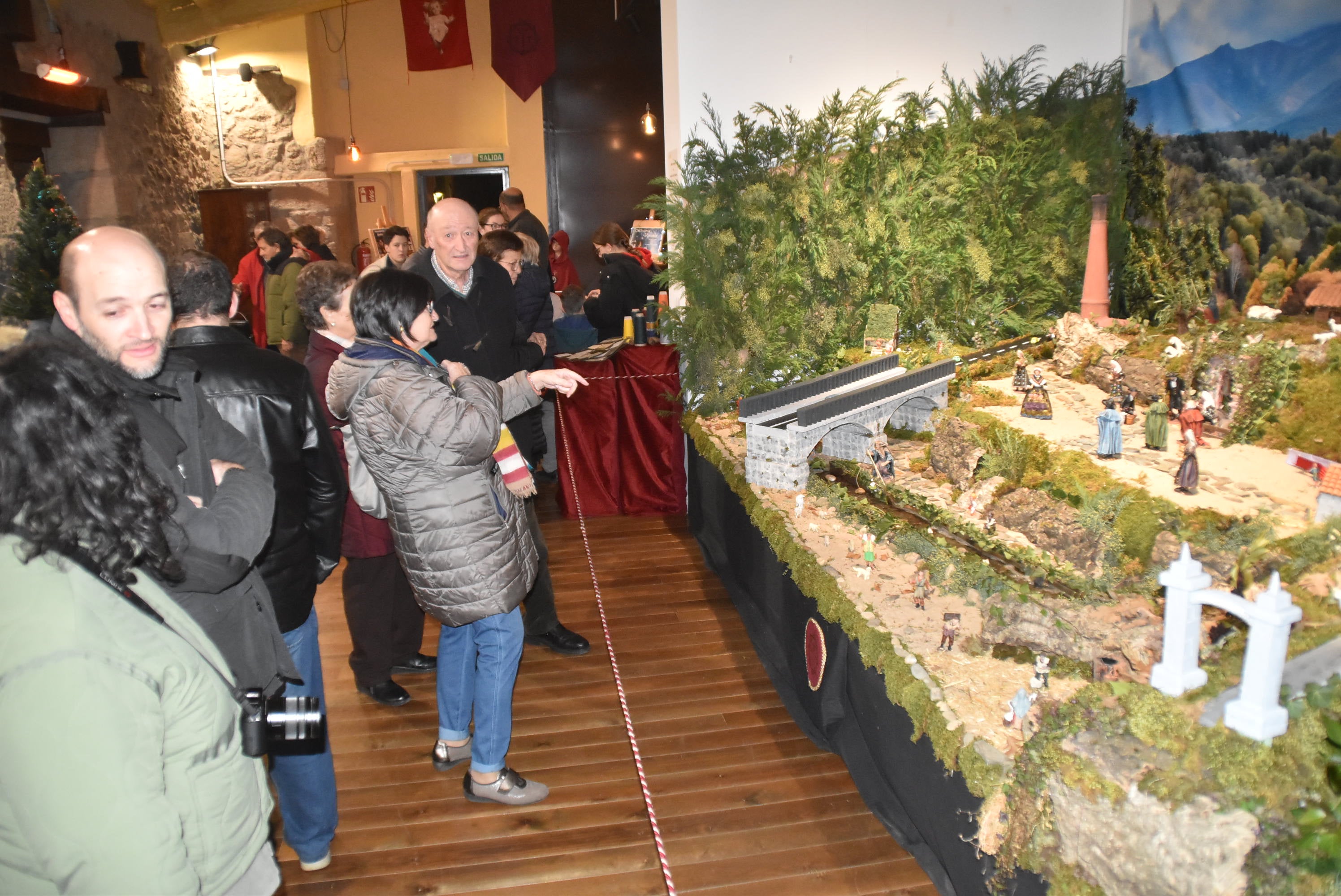 Béjar presume de tradición belenística en la muestra de la Hermandad de Jesús Nazareno