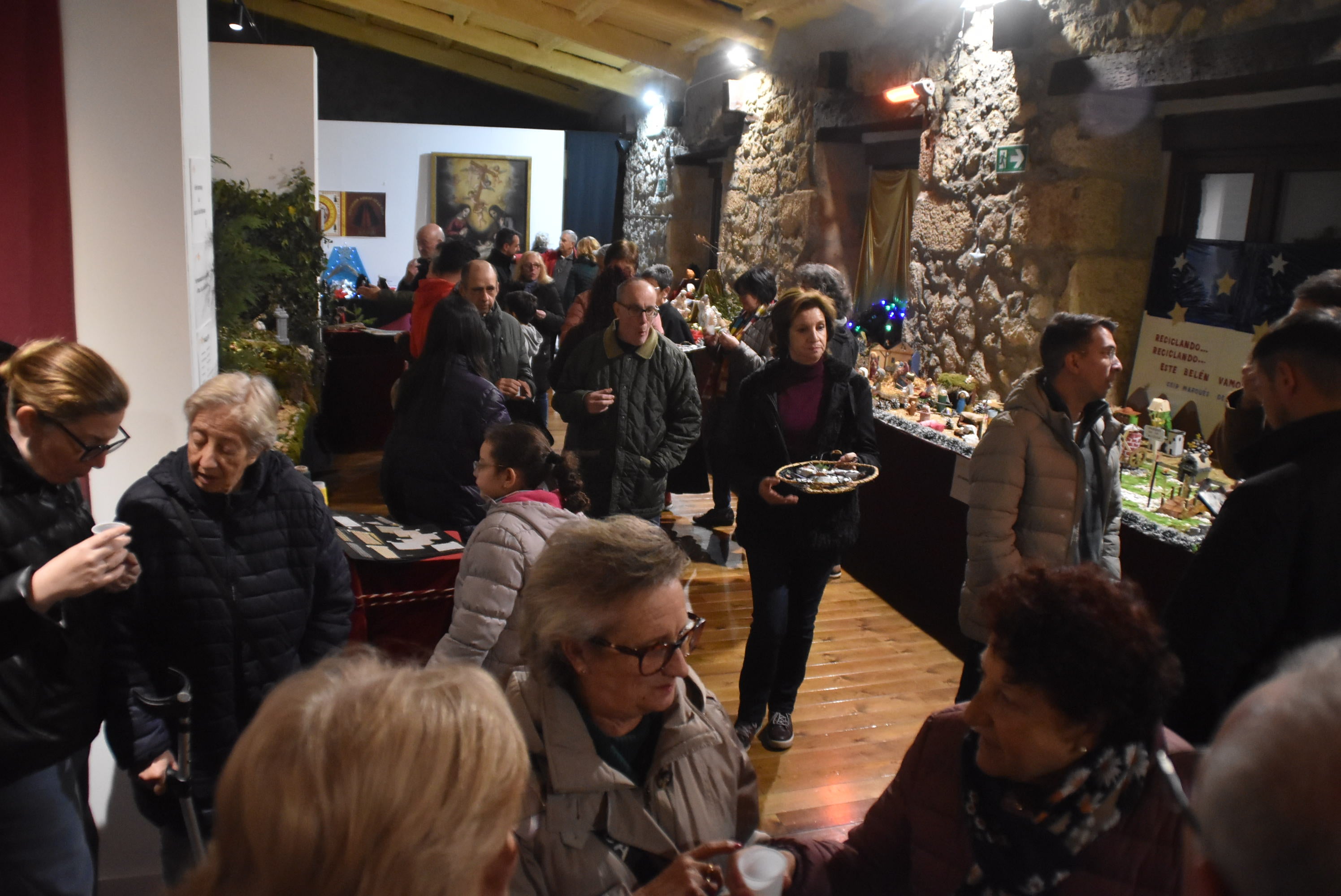 Béjar presume de tradición belenística en la muestra de la Hermandad de Jesús Nazareno