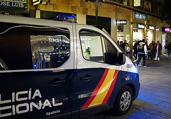 La Policía Nacional en la calle Toro, donde ocurrieron los hechos.