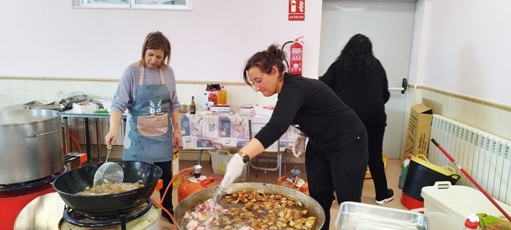 Reconocimiento a los mayores de Coca de Alba en la fiesta de la matanza tradicional