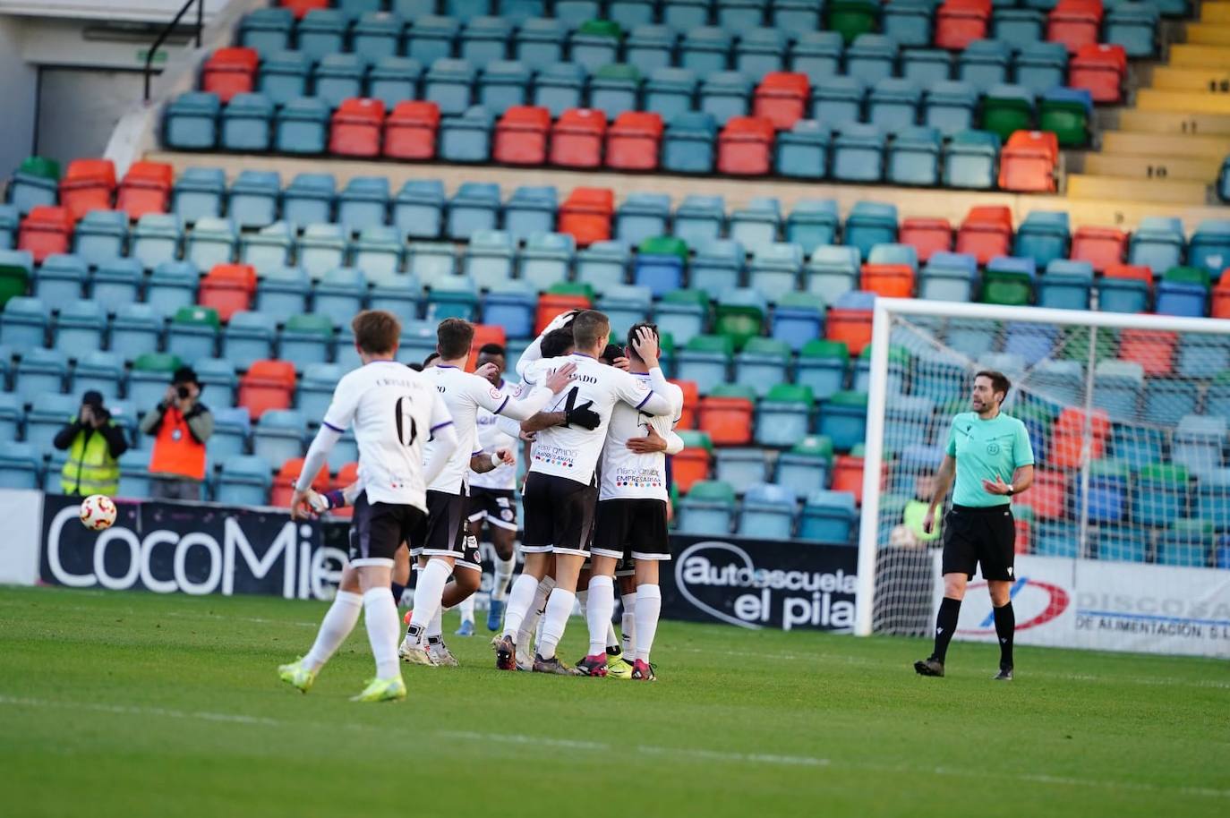 El Salamanca UDS vence sobre la bocina ante el Fabril: estas han sido las mejores imágenes del choque