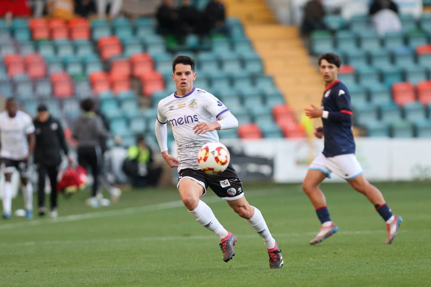 El Salamanca UDS vence sobre la bocina ante el Fabril: estas han sido las mejores imágenes del choque