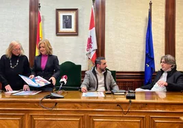 Maite Crego, Purificación Pozo, Javier Hernández y Luis Francisco Martín, esta tarde de miércoles en el Ayuntamiento de Béjar.