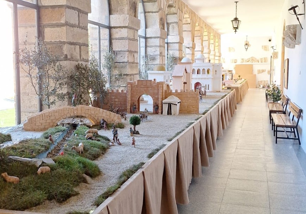 Imagen principal - Así es el gigantesco belén de los Padres Reparadores de Alba de Tormes con 83 metros cuadrados