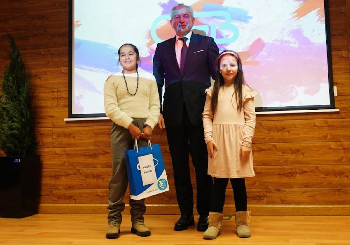 Imagen principal - Fundación CGB reconoce a las mejores narraciones de escolares sobre el Alzheimer