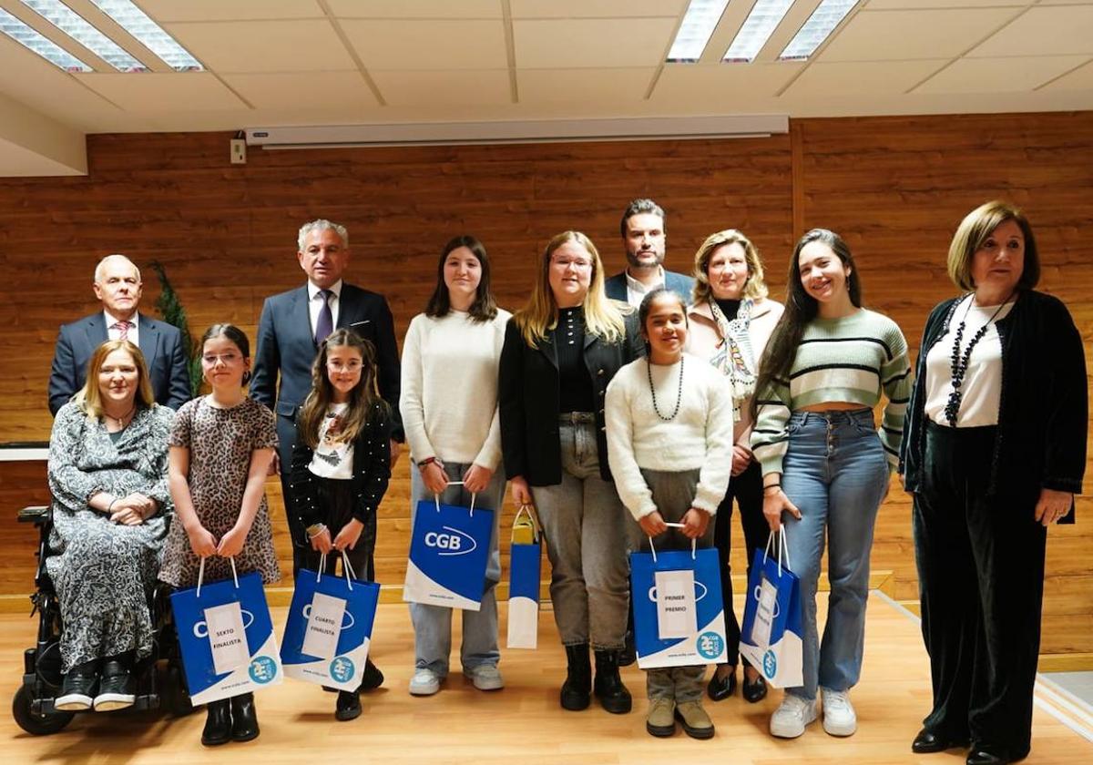 Imagen de los premiados en el acto.