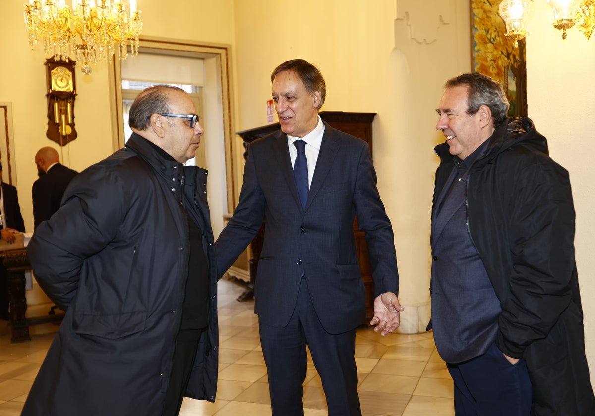 José Antonio Ramos y Santiago Juanes en el Salón de Recepciones del Ayuntamiento de Salamanca.