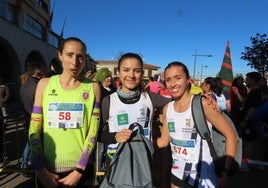 Pillar García, Saraz Izquierdo y Lucía Carrera, primeras mujeres en llegar a meta en la carrera del Turrón de Babilafuente.