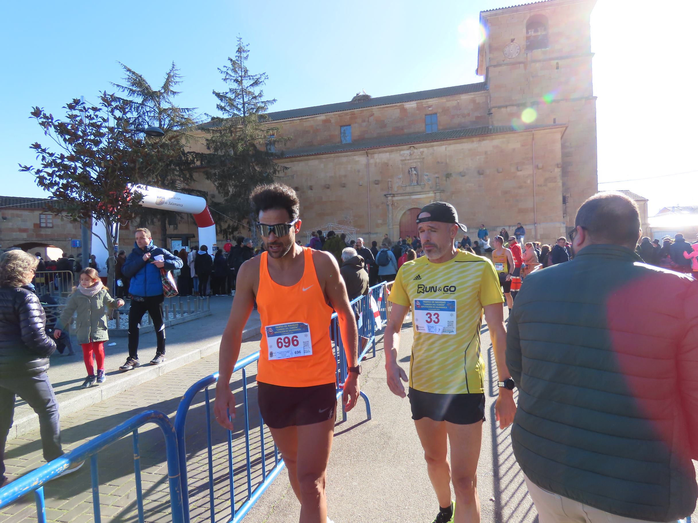 Héctor y Sara ganan la Carrera del Turrón en Babilafuente