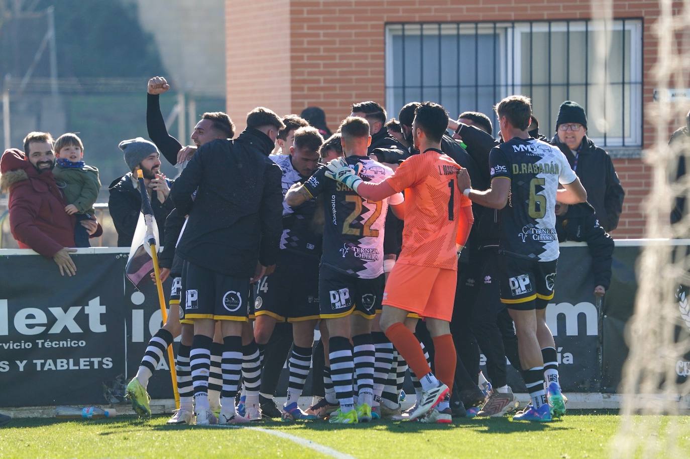 Las mejores imágenes del polémico empate entre Unionistas y la Real Sociedad B este domingo