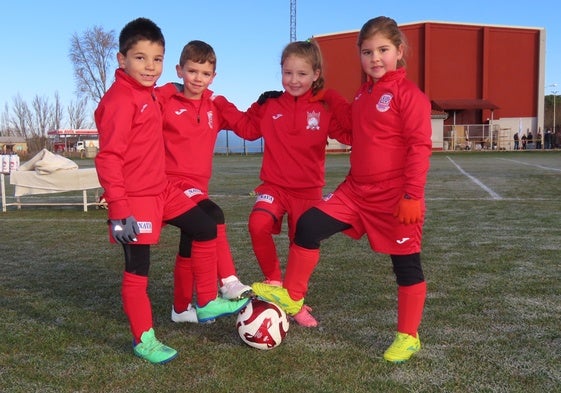 Jugadores del equipo benjamín del Promesas Las Villas en El Arenal.