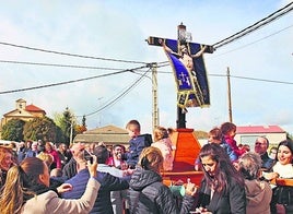 El Cristo de Hornillos sala en procesión.