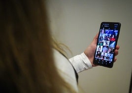 El acusado contactaba presuntamente con sus víctimas por Instagram y luego por teléfono.