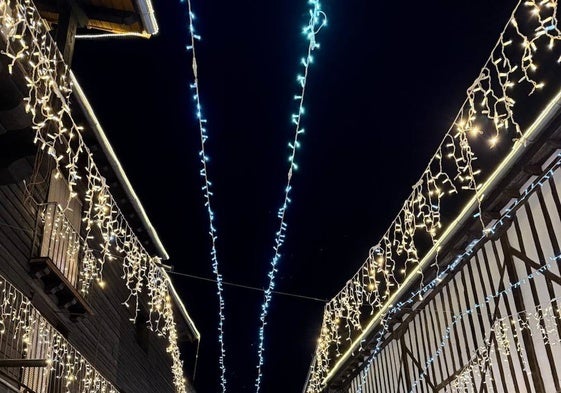 La calle principal de La Alberca brilla más que nunca en esta Navidad