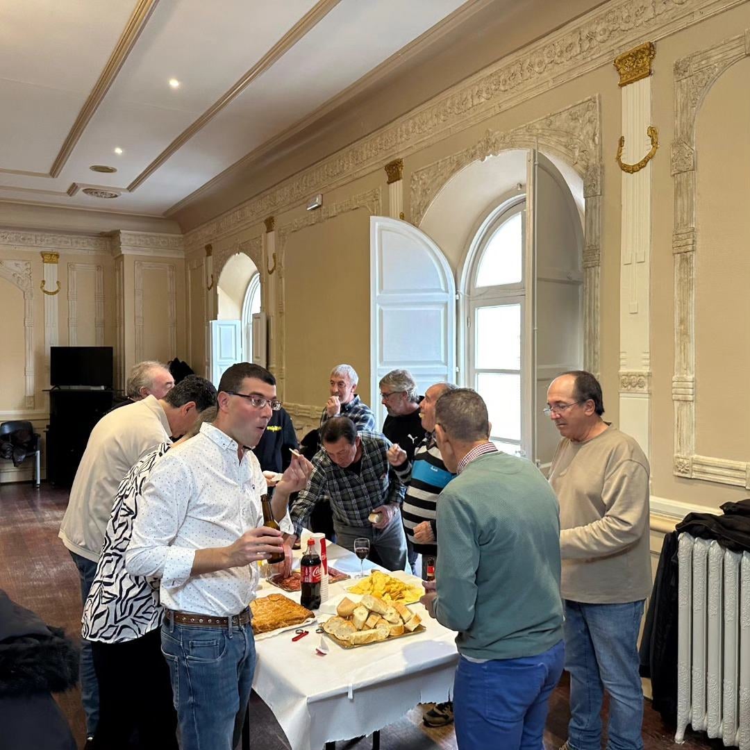 Los empleados municipales participan en el tradicional encuentro de Navidad