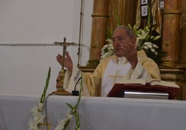 Dos Pedro, durante una celebración eucarística en la iglesia de San Nicolás de El Cerro.