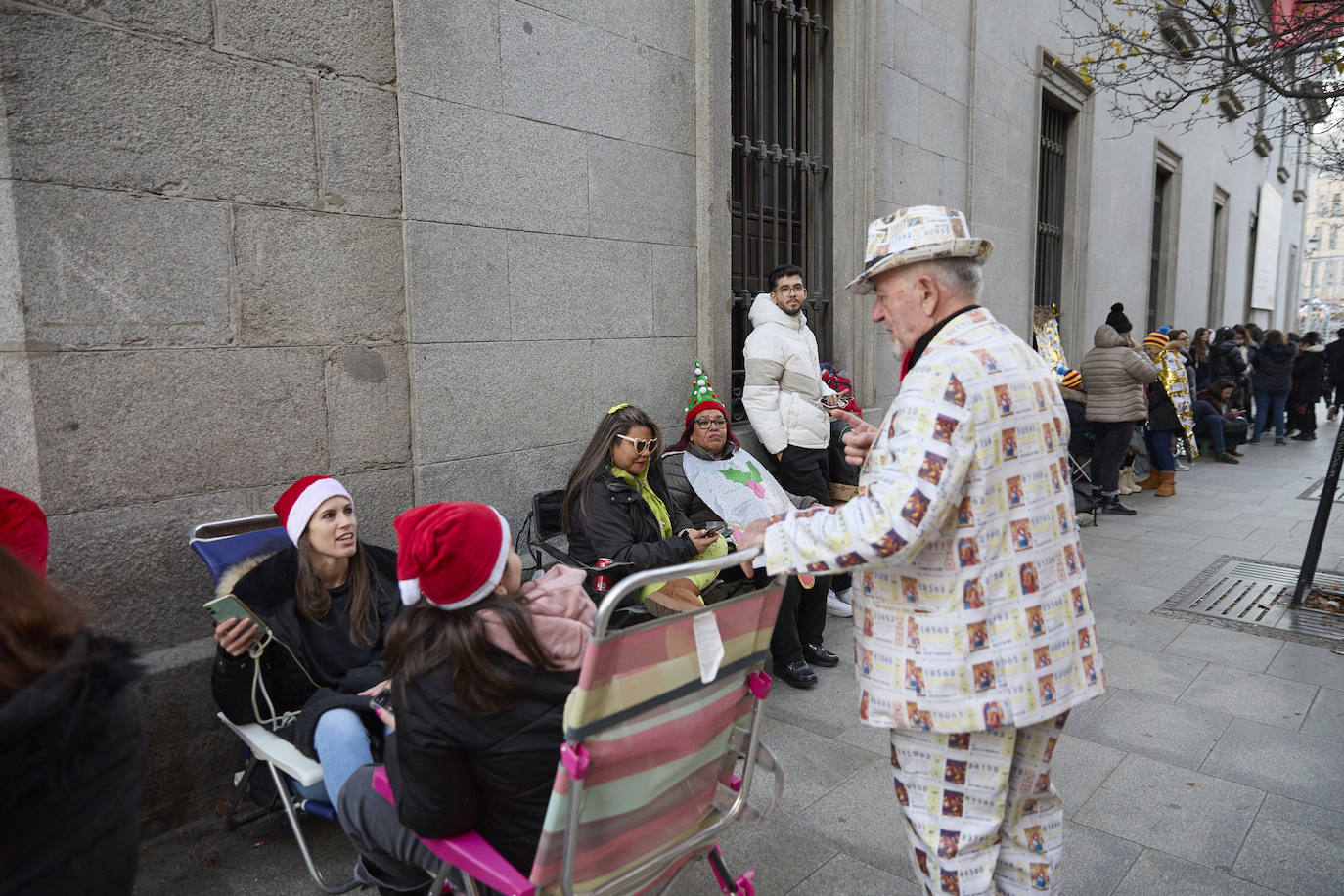 Un gato negro, el &#039;Papa de la Lotería&#039; y la mítica Manoli: las mejores imágenes del sorteo de Navidad 2024: &quot;¡A por el Gordo!&quot;