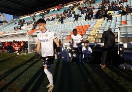 Los jugadores del Salamanca UDS saliendo por el túnel de vestuarios del Helmántico.