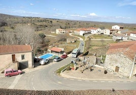 Vista de la travesía de Monleón desde lo alto de la muralla.