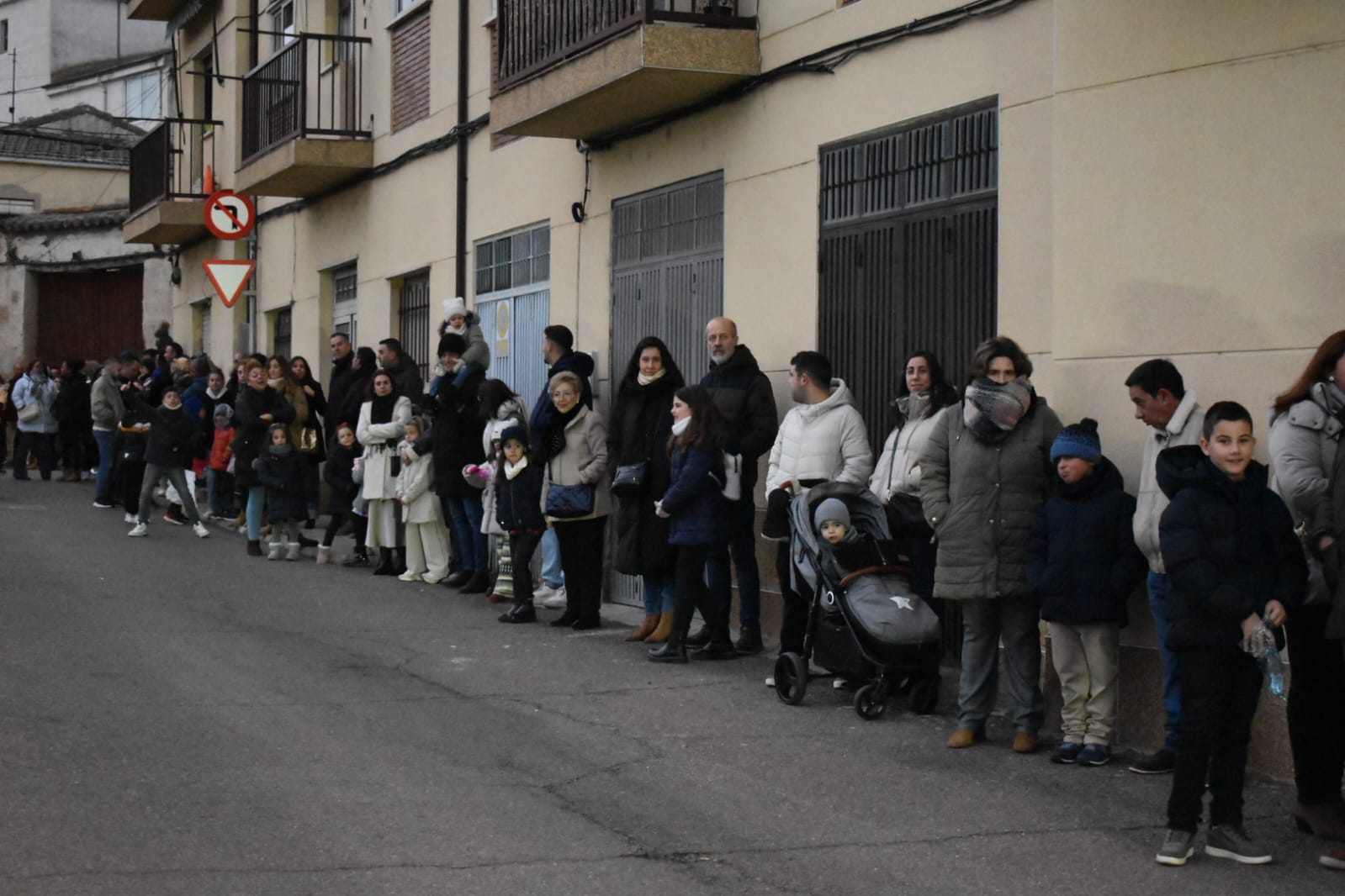 Papá Noel recorre las calles de Alba de Tormes en su particular cabalgata